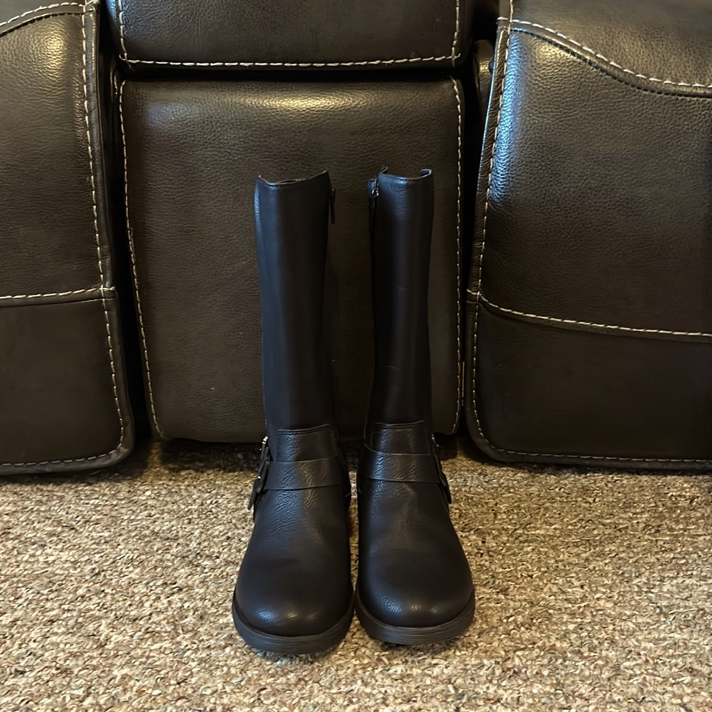 Girls black boots size 2